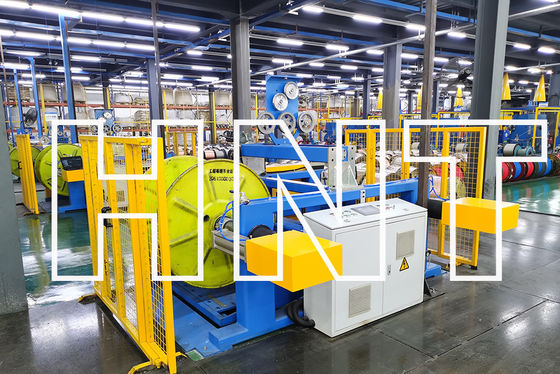 O fio do modilhão pega o Spooler do carretel do dobro da máquina 2500kg